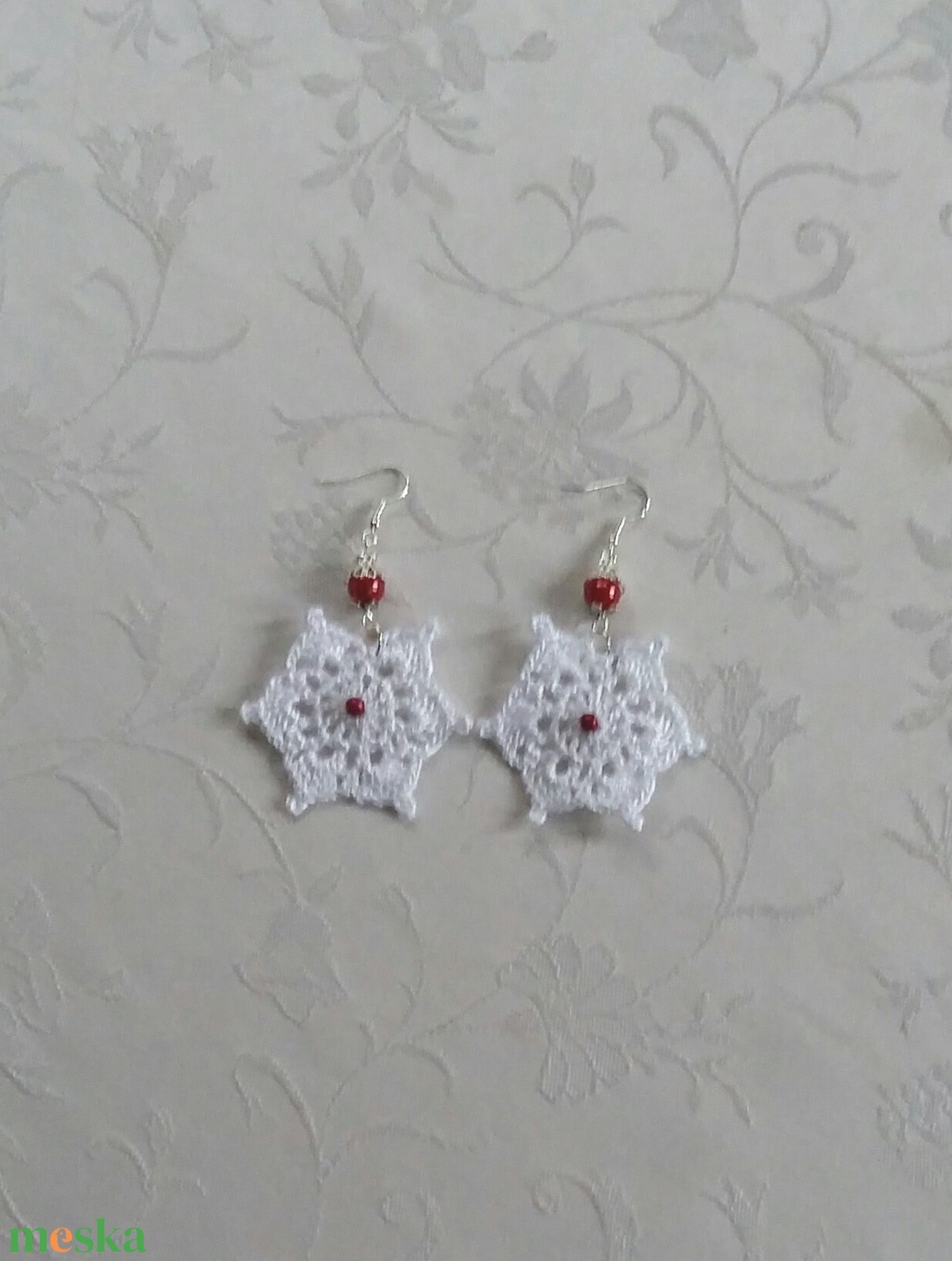 Fehér horgolt hópihe - ékszer - fülbevaló - lógós kerek fülbevaló - Meska.hu