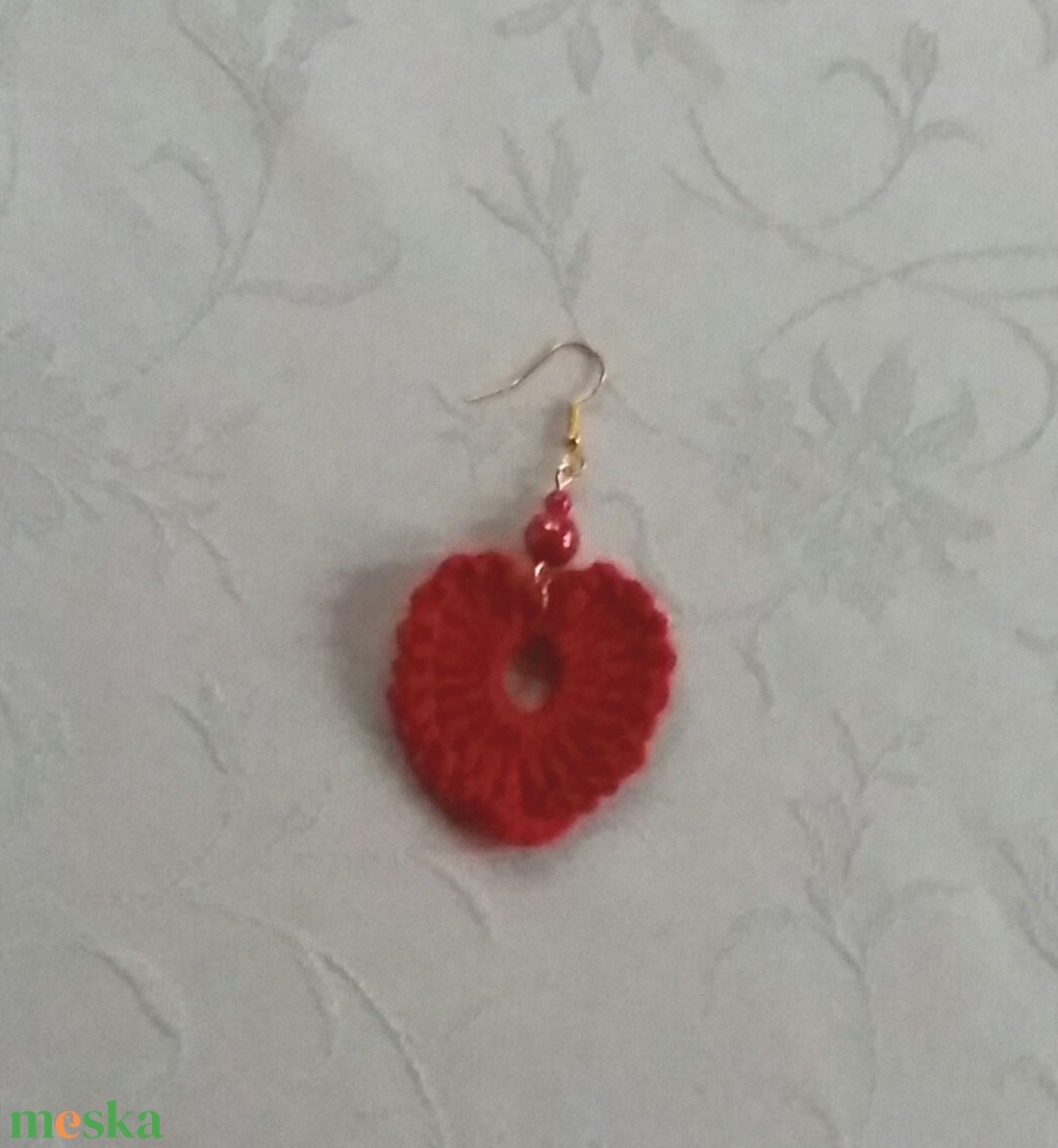 Piros horgolt szívecske  - ékszer - fülbevaló - lógó fülbevaló - Meska.hu