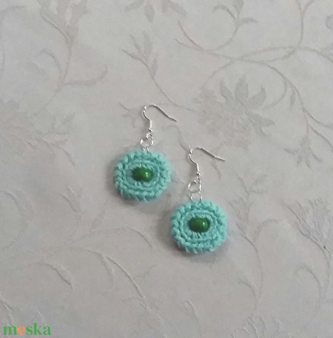 Zöld horgolt fülbevaló - ékszer - fülbevaló - lógós kerek fülbevaló - Meska.hu