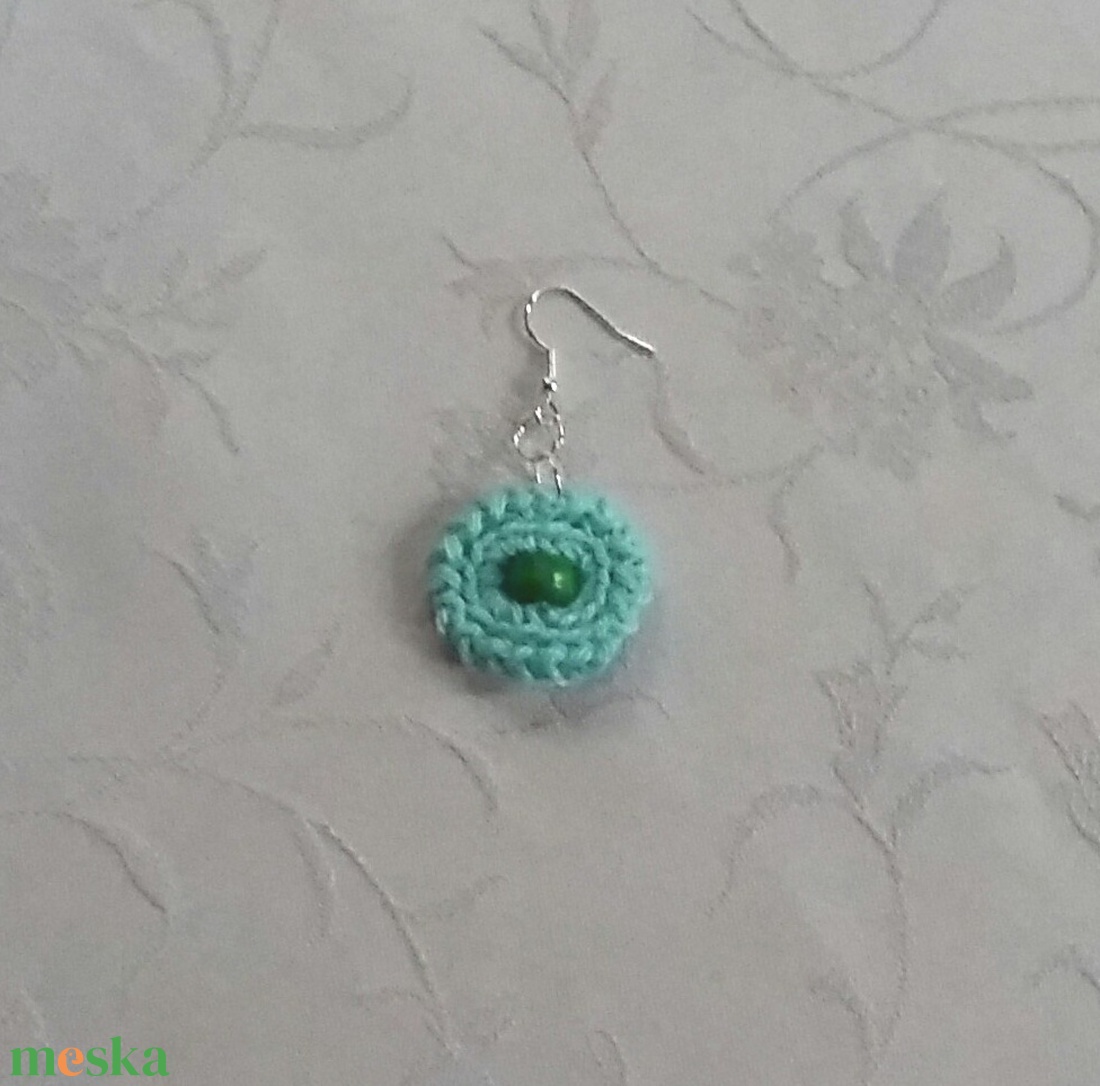 Zöld horgolt fülbevaló - ékszer - fülbevaló - lógós kerek fülbevaló - Meska.hu