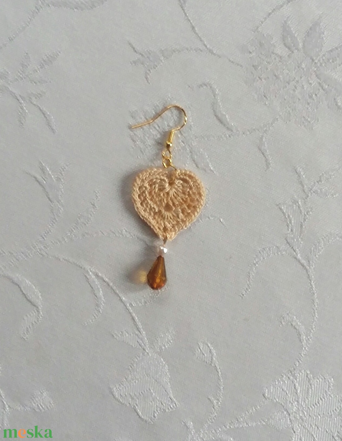 Beige levélke /fülbevaló/ - ékszer - fülbevaló - lógó fülbevaló - Meska.hu