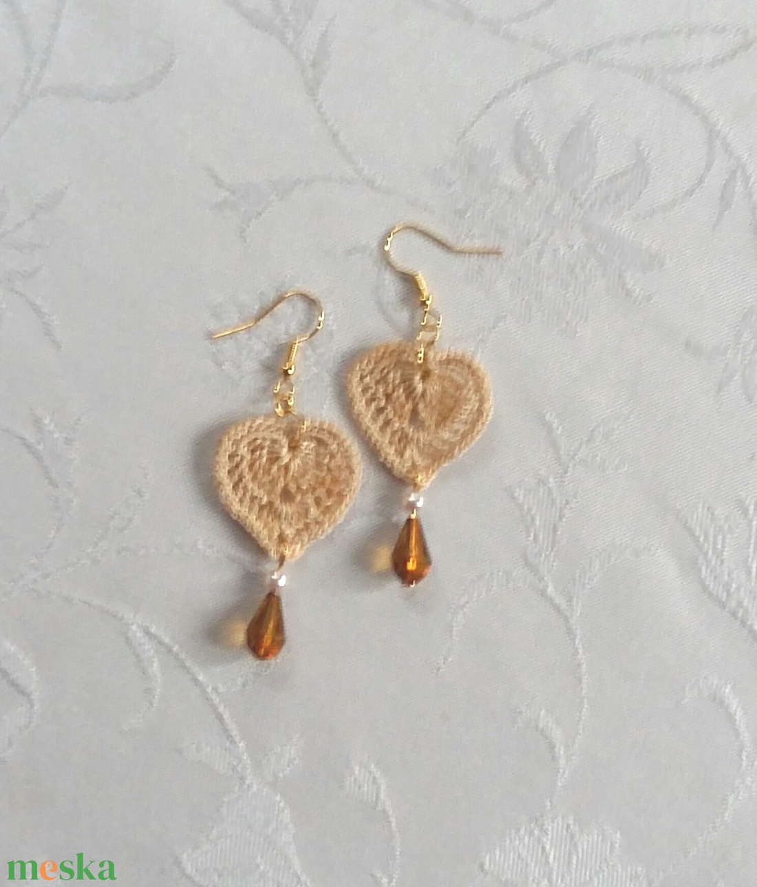 Beige levélke /fülbevaló/ - ékszer - fülbevaló - lógó fülbevaló - Meska.hu