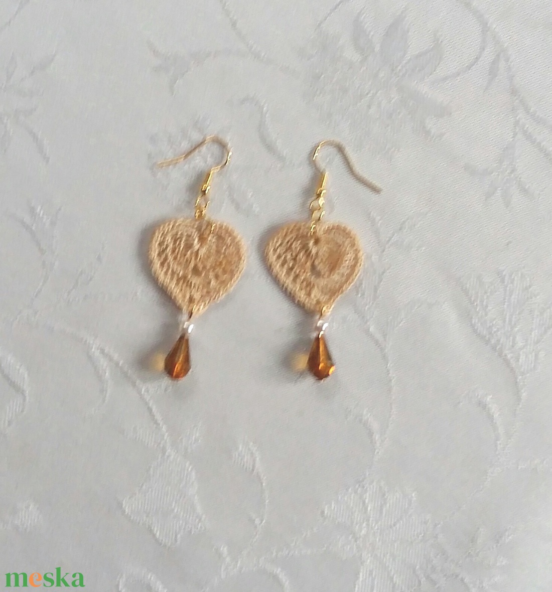 Beige levélke /fülbevaló/ - ékszer - fülbevaló - lógó fülbevaló - Meska.hu