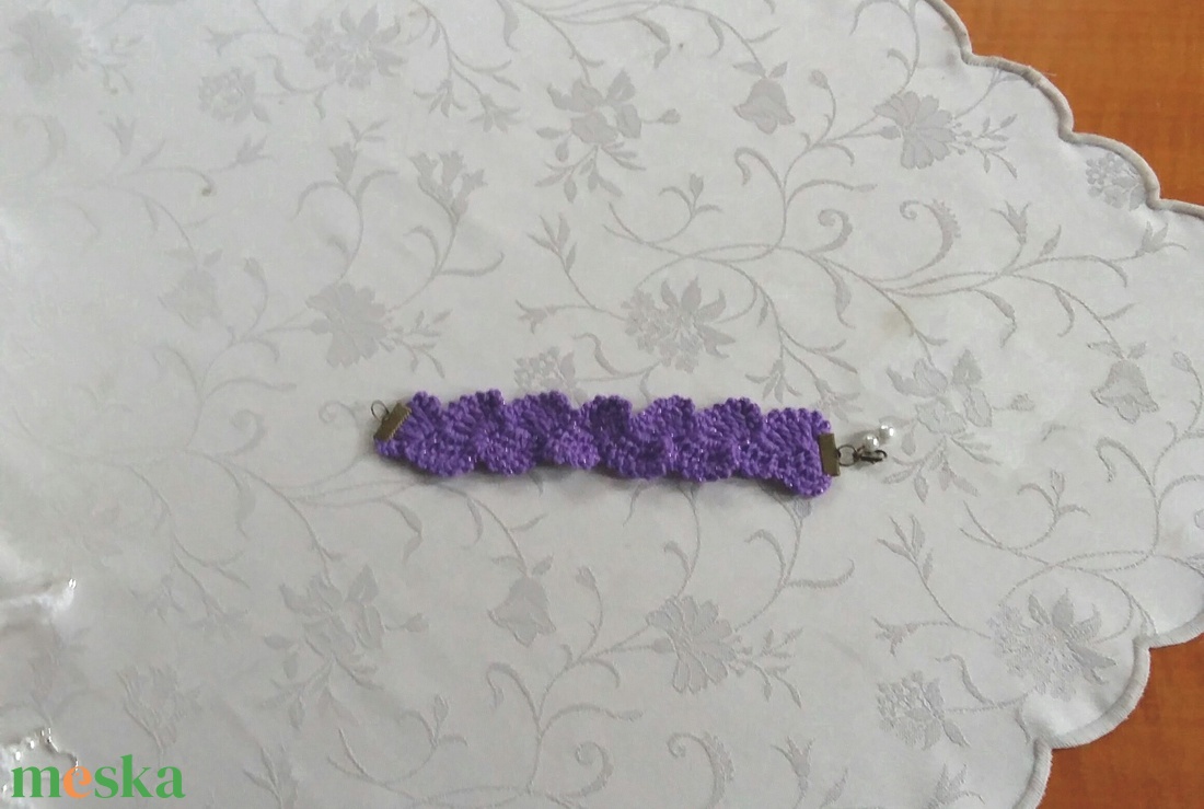 Lila karkötő - ékszer - karkötő - gyöngyös karkötő - Meska.hu