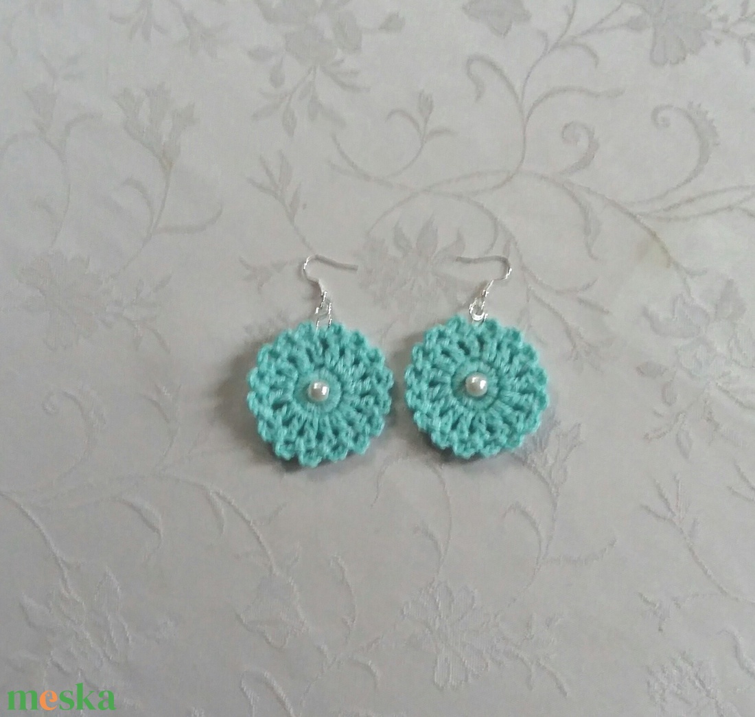 Türkiz horgolt fülbevaló - ékszer - fülbevaló - lógós kerek fülbevaló - Meska.hu