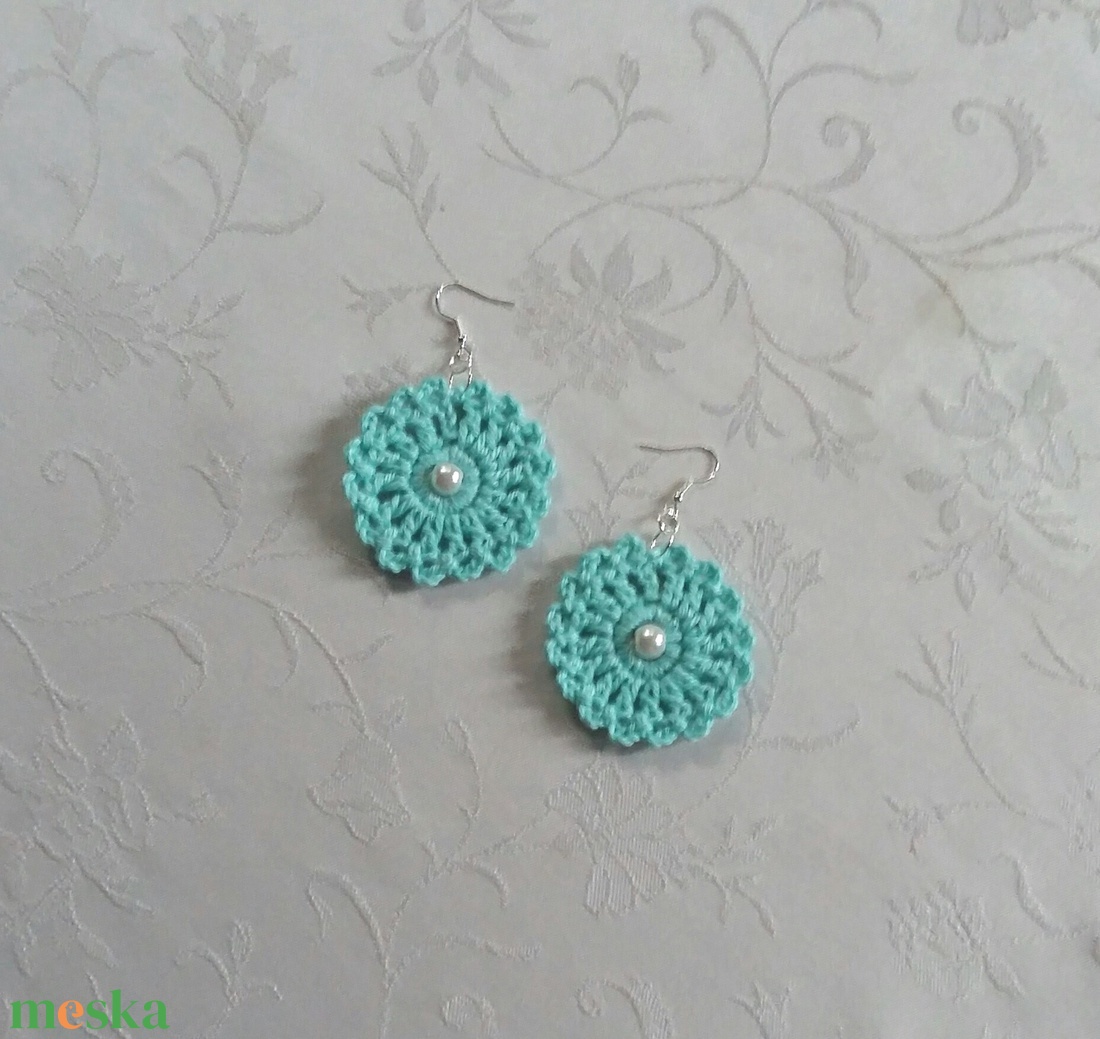 Türkiz horgolt fülbevaló - ékszer - fülbevaló - lógós kerek fülbevaló - Meska.hu