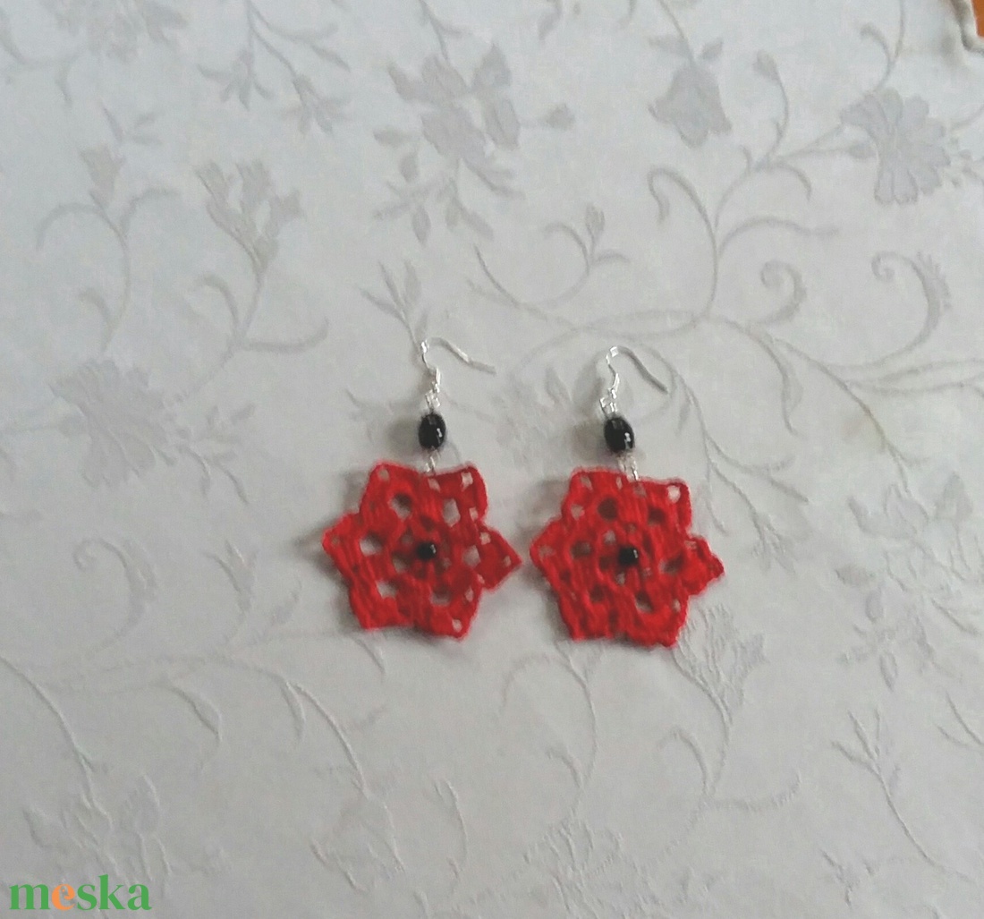 Horgolt fülbevaló /piros/ - ékszer - fülbevaló - lógós kerek fülbevaló - Meska.hu