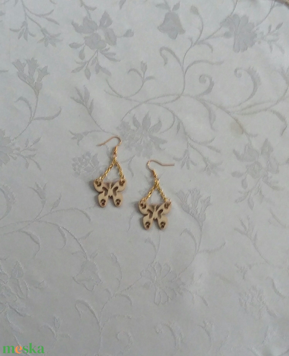Lézervágott fa lepke - ékszer - fülbevaló - lógó fülbevaló - Meska.hu