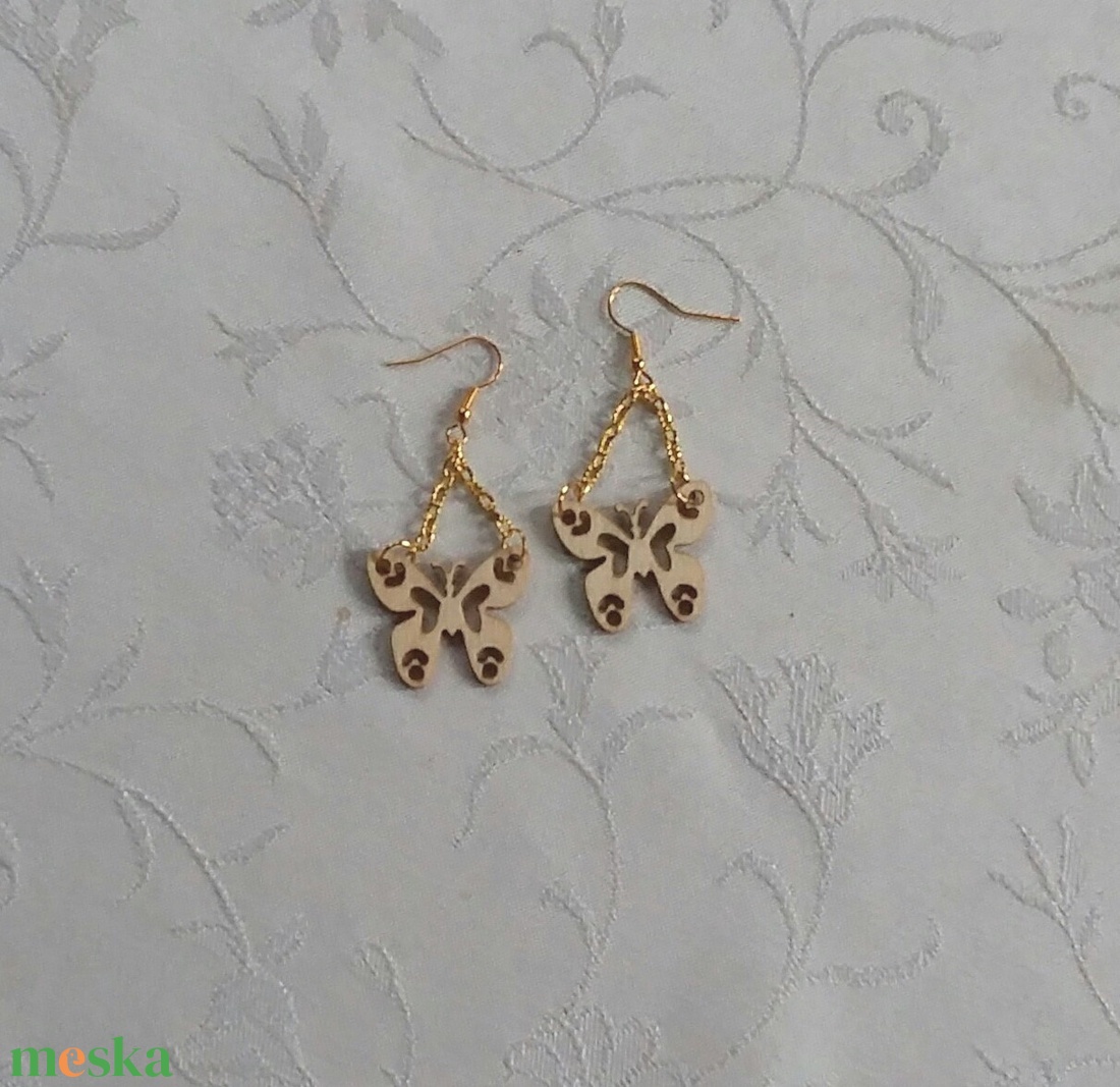 Lézervágott fa lepke - ékszer - fülbevaló - lógó fülbevaló - Meska.hu