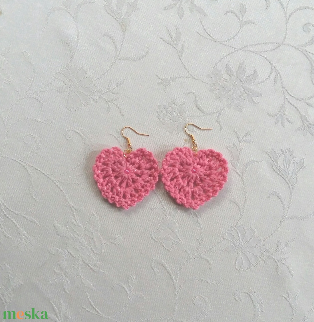 Rózsaszín szívecske - ékszer - fülbevaló - lógó fülbevaló - Meska.hu