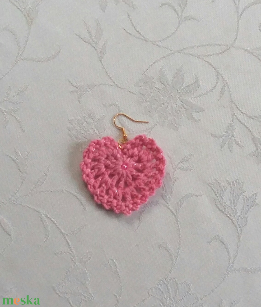 Rózsaszín szívecske - ékszer - fülbevaló - lógó fülbevaló - Meska.hu