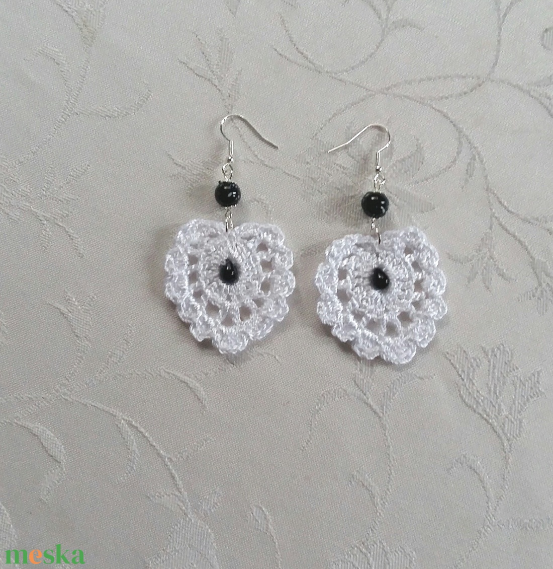 Fehér horgolt fülbevaló - ékszer - fülbevaló - lógó fülbevaló - Meska.hu