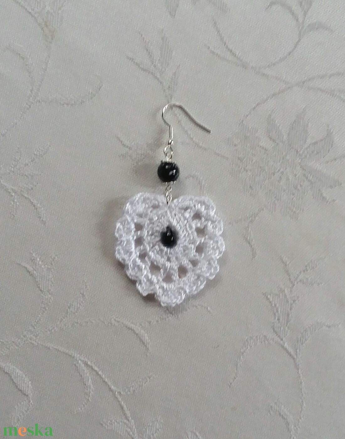 Fehér horgolt fülbevaló - ékszer - fülbevaló - lógó fülbevaló - Meska.hu