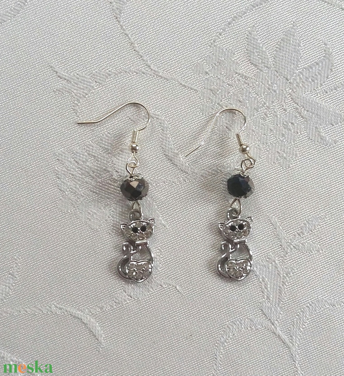 Kiscica fülbevaló - ékszer - fülbevaló - lógó fülbevaló - Meska.hu