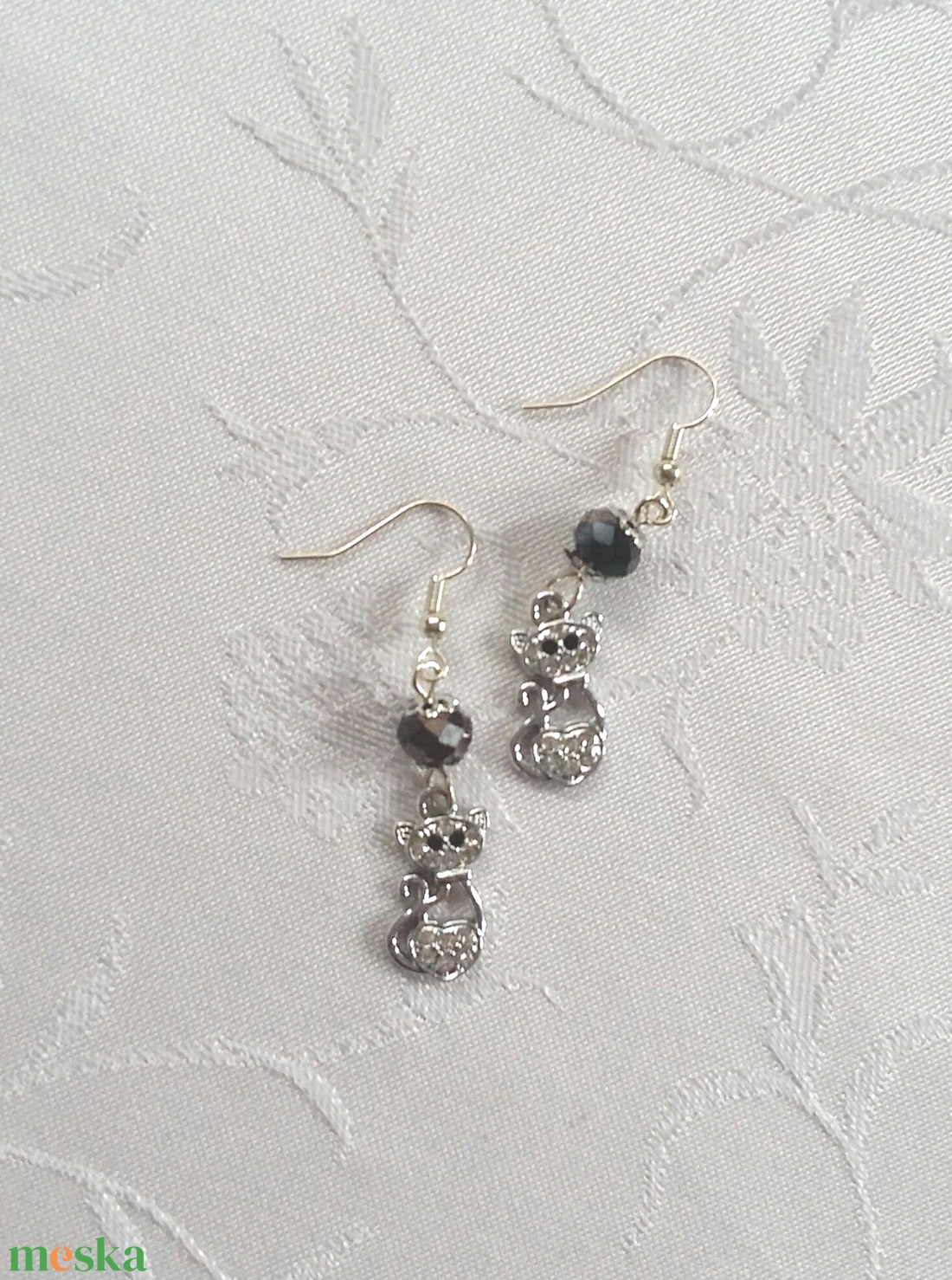 Kiscica fülbevaló - ékszer - fülbevaló - lógó fülbevaló - Meska.hu