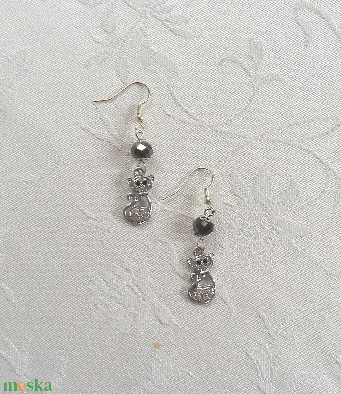 Kiscica fülbevaló - ékszer - fülbevaló - lógó fülbevaló - Meska.hu