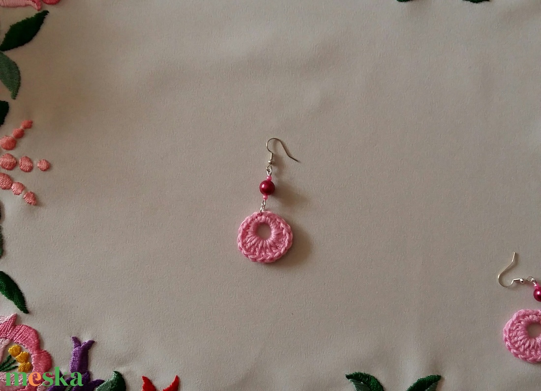 Rózsaszín fülbevaló - ékszer - fülbevaló - lógós kerek fülbevaló - Meska.hu
