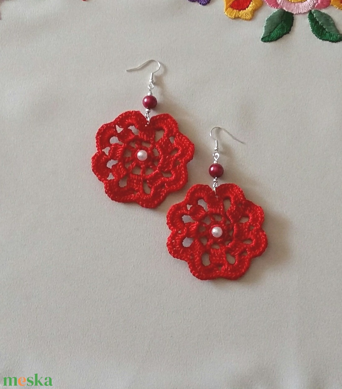 Piros horgolt fülbevaló - ékszer - fülbevaló - lógós kerek fülbevaló - Meska.hu