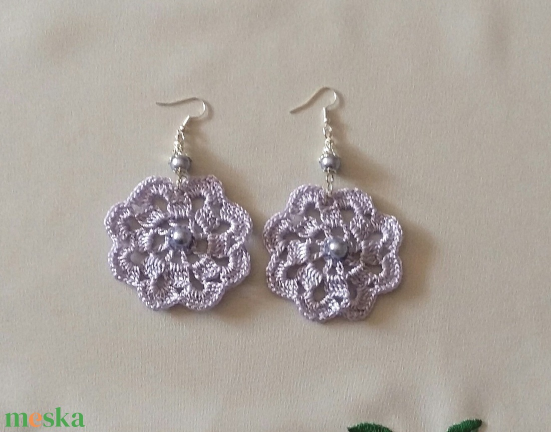 Lila horgolt fülbevaló - ékszer - fülbevaló - lógós kerek fülbevaló - Meska.hu