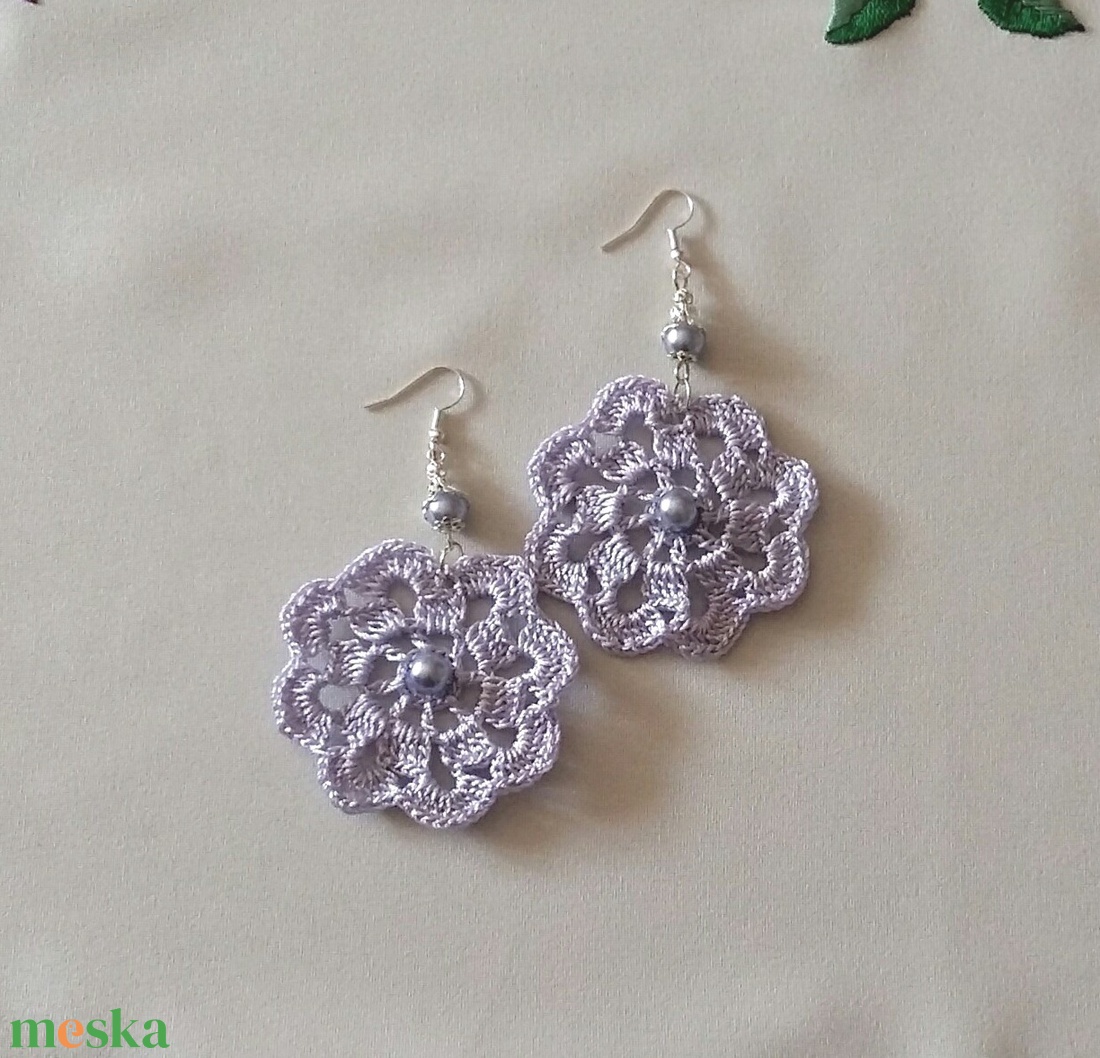 Lila horgolt fülbevaló - ékszer - fülbevaló - lógós kerek fülbevaló - Meska.hu