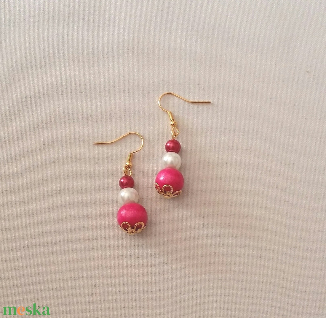 Pink és fehér gyöngyök - ékszer - fülbevaló - lógó fülbevaló - Meska.hu