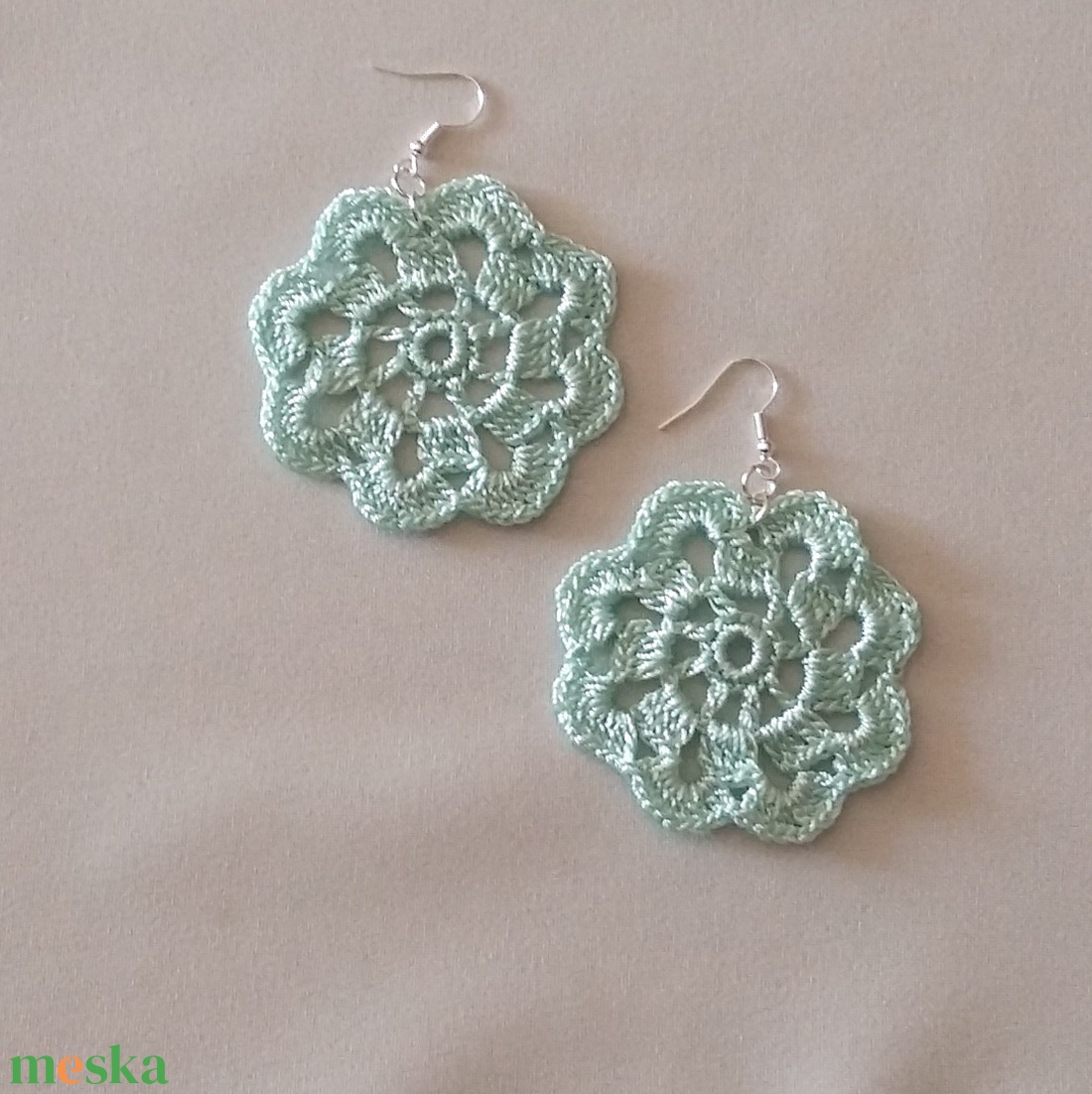 Menta virág - ékszer - fülbevaló - lógós kerek fülbevaló - Meska.hu