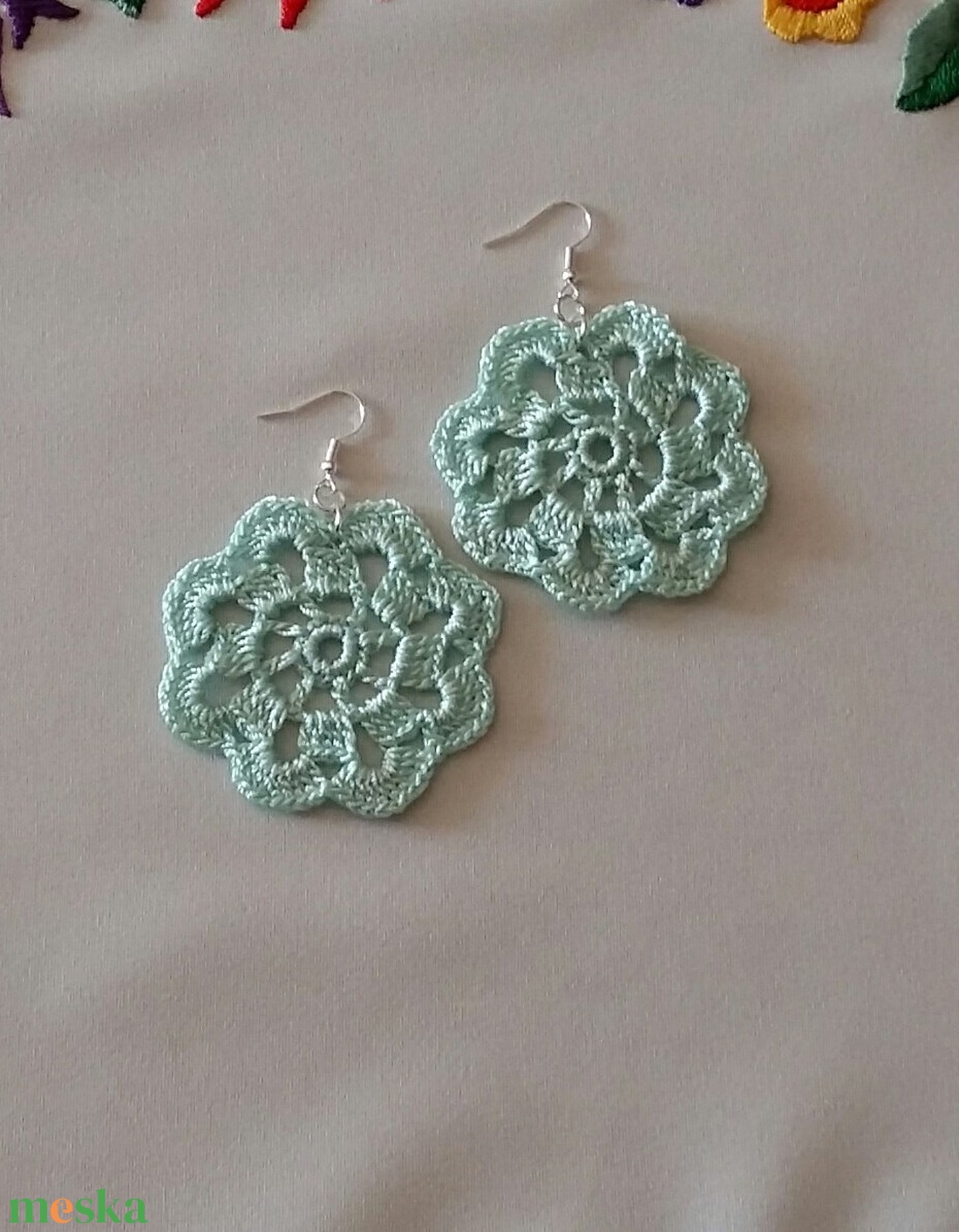 Menta virág - ékszer - fülbevaló - lógós kerek fülbevaló - Meska.hu