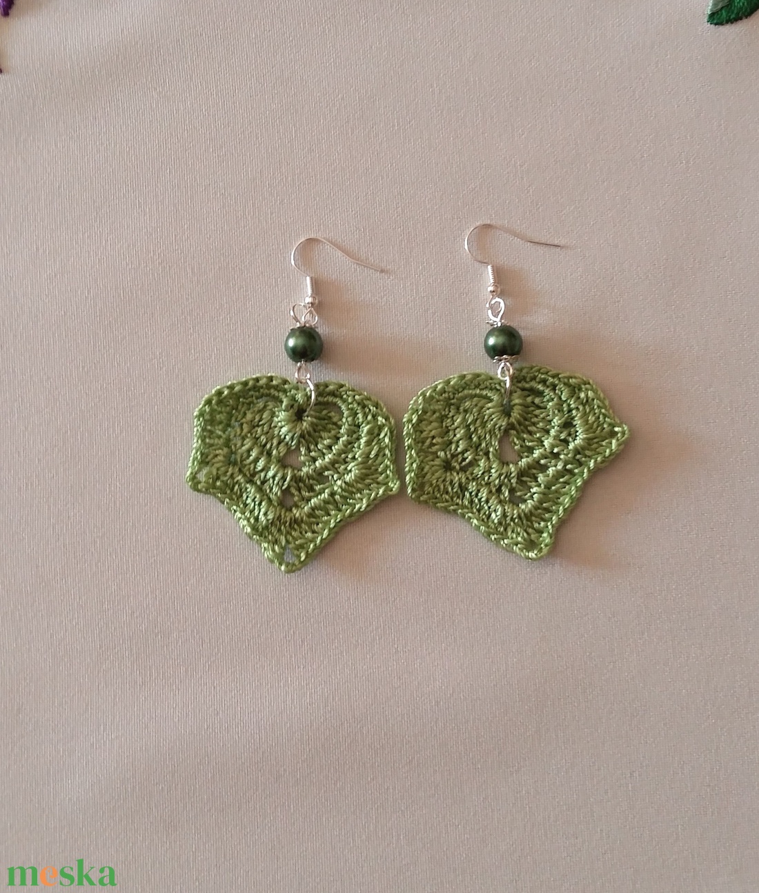 Zöld levelecske - ékszer - fülbevaló - lógó fülbevaló - Meska.hu