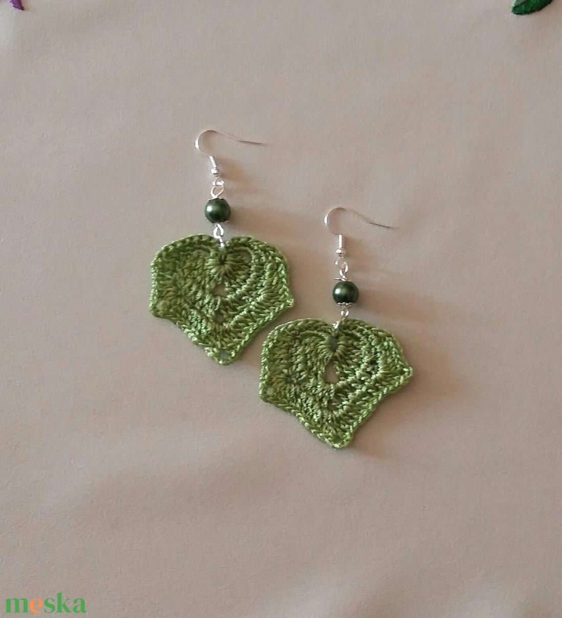 Zöld levelecske - ékszer - fülbevaló - lógó fülbevaló - Meska.hu