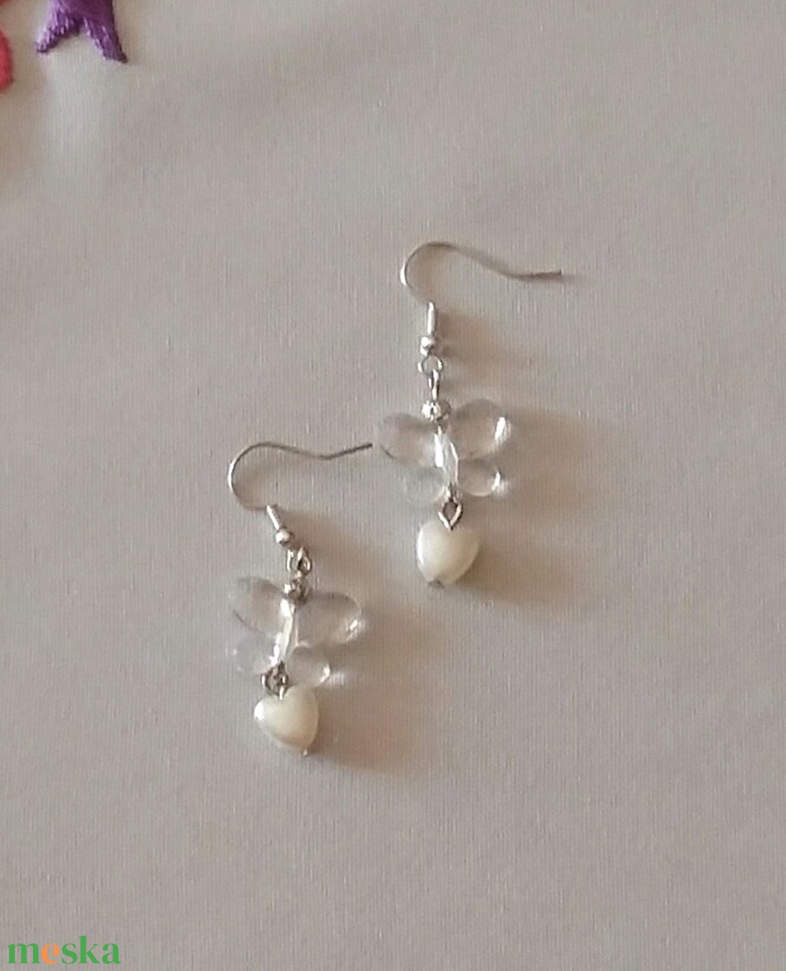 Lepike szívecskével - ékszer - fülbevaló - lógó fülbevaló - Meska.hu