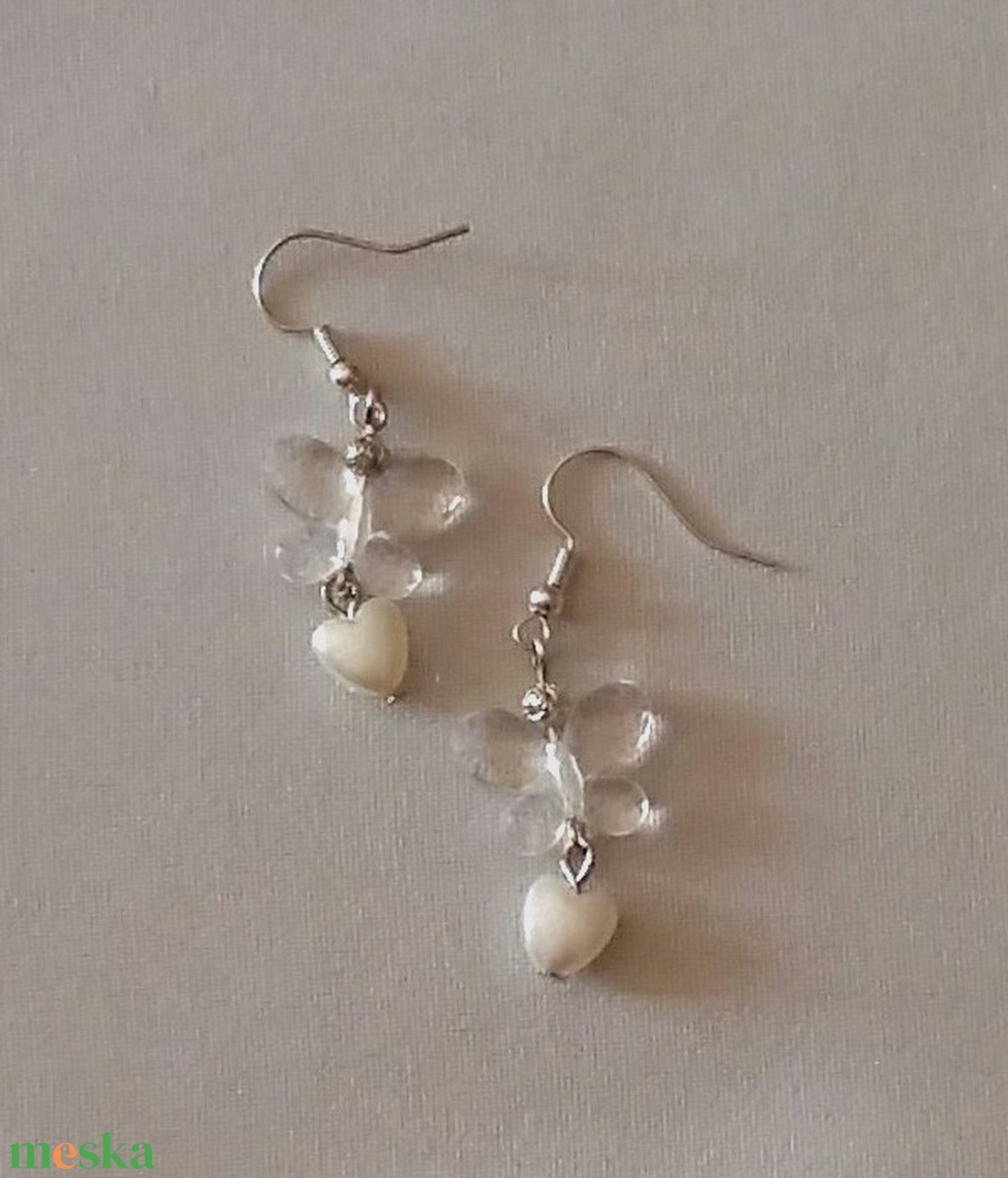 Lepike szívecskével - ékszer - fülbevaló - lógó fülbevaló - Meska.hu