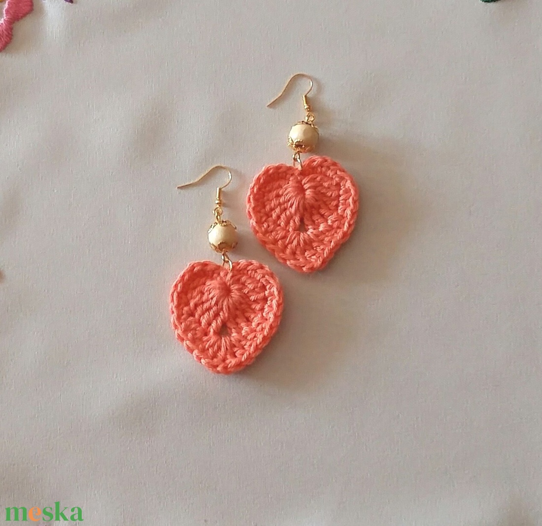 Narancssárga szívecske - ékszer - fülbevaló - lógó fülbevaló - Meska.hu