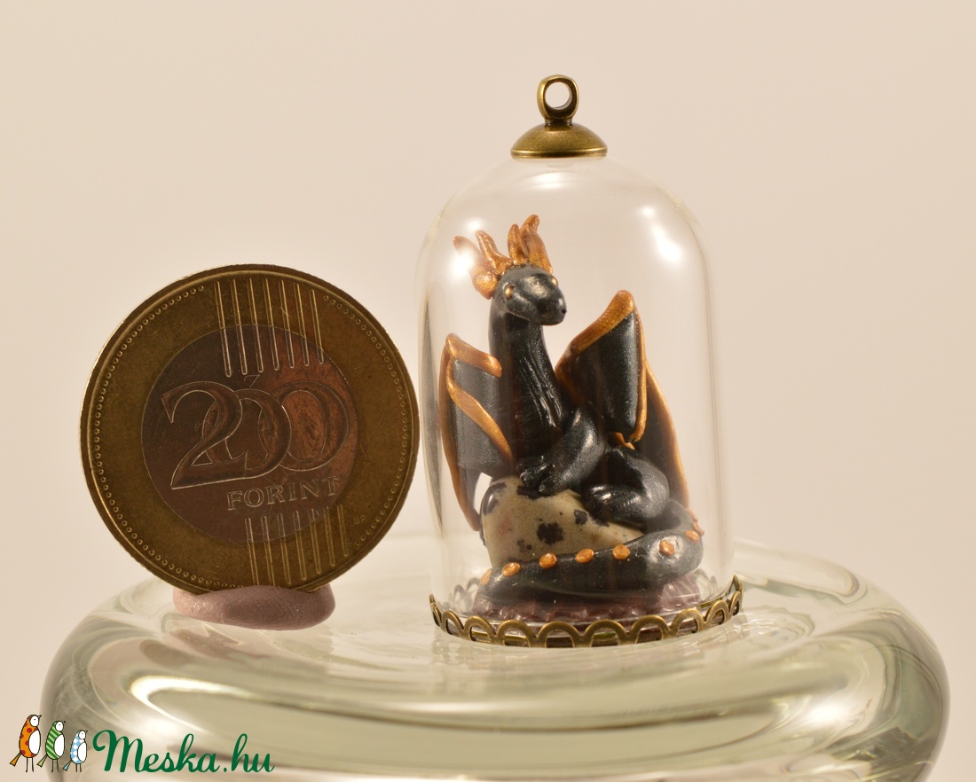 Miniatűr sárkány üveg alatt hópehely obszídiánnal -  - Meska.hu