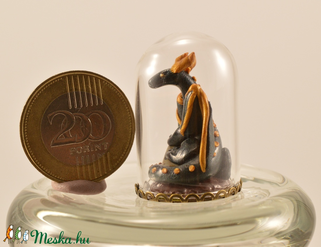 Miniatűr sárkány üveg alatt hópehely obszídiánnal -  - Meska.hu