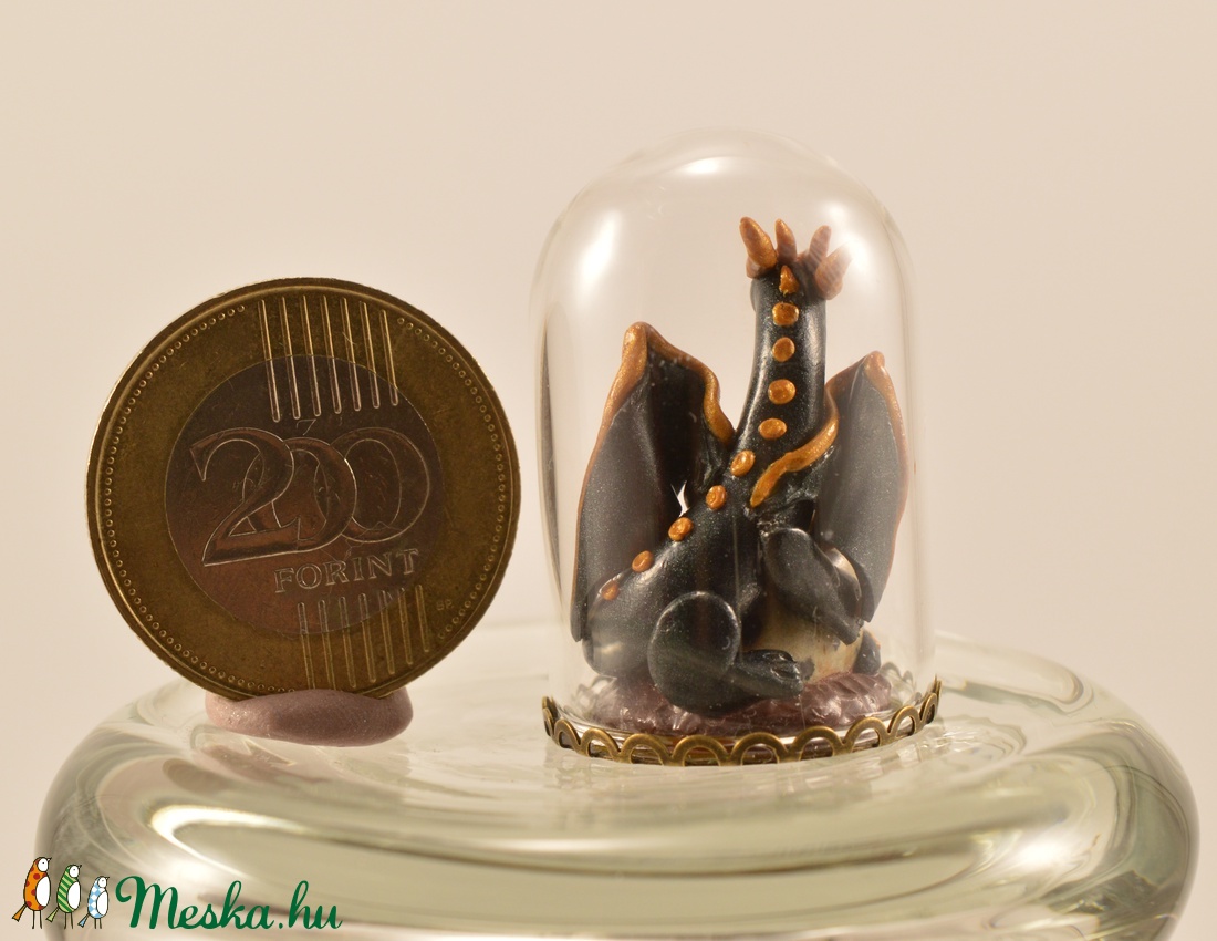 Miniatűr sárkány üveg alatt hópehely obszídiánnal -  - Meska.hu