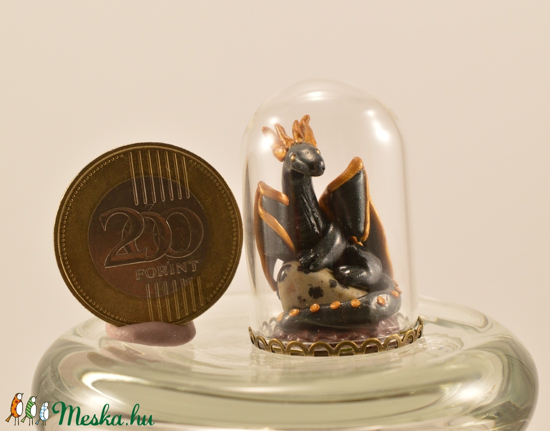 Miniatűr sárkány üveg alatt hópehely obszídiánnal -  - Meska.hu