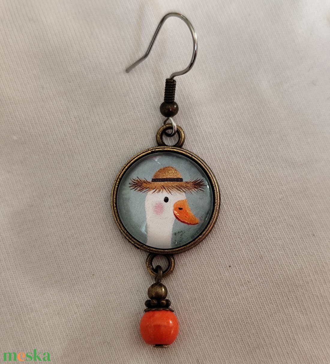 Üveglencsés fülbevaló libás képpel - ékszer - fülbevaló - lógós kerek fülbevaló - Meska.hu