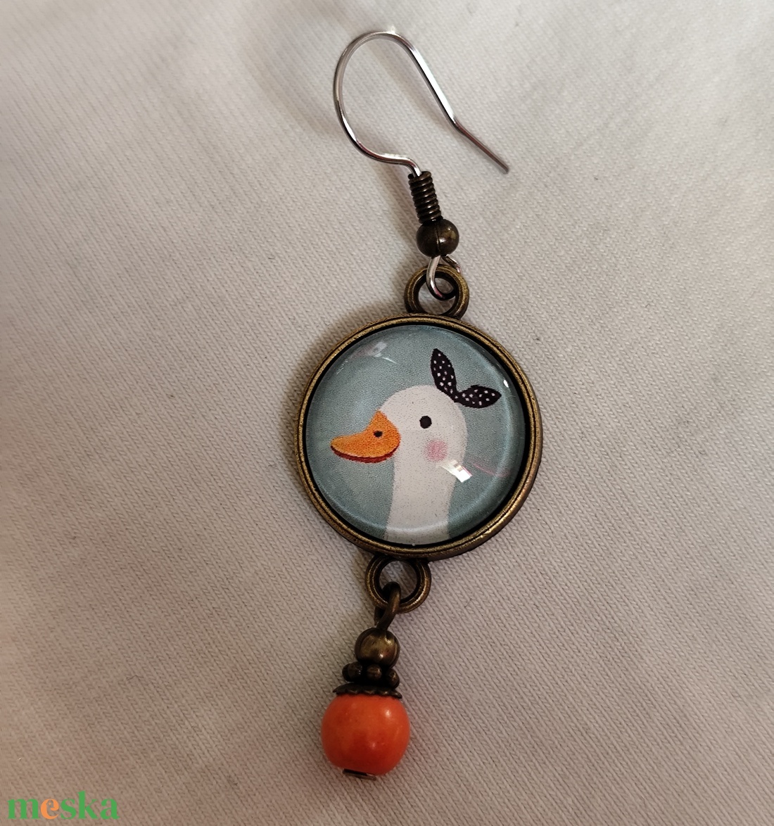 Üveglencsés fülbevaló libás képpel - ékszer - fülbevaló - lógós kerek fülbevaló - Meska.hu