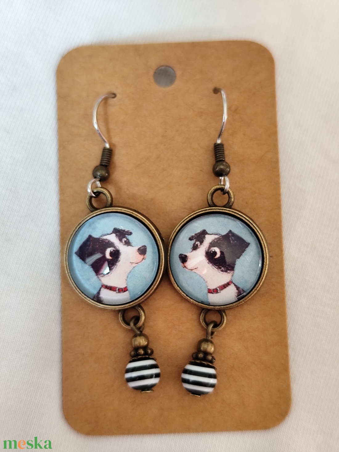 Üveglencsés fülbevaló kutyás képpel - ékszer - fülbevaló - lógós kerek fülbevaló - Meska.hu