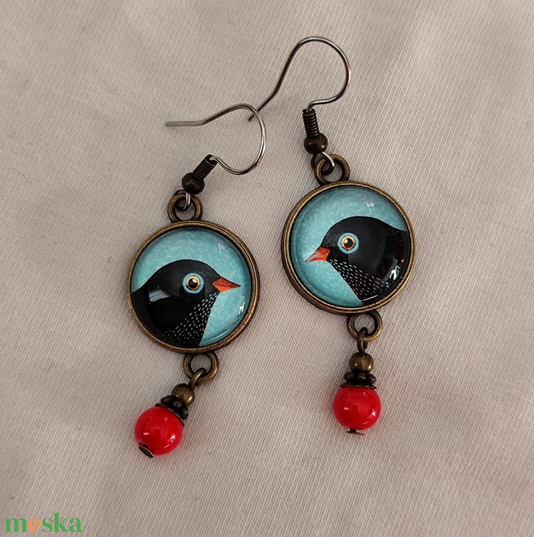 Üveglencsés fülbevaló madaras képpel - ékszer - fülbevaló - lógós kerek fülbevaló - Meska.hu