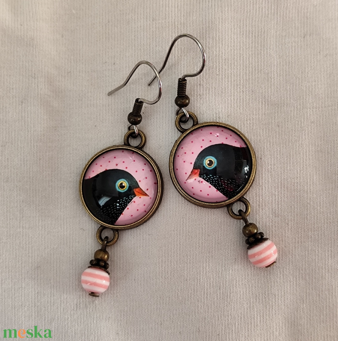 Üveglencsés fülbevaló madaras képpel - ékszer - fülbevaló - lógós kerek fülbevaló - Meska.hu