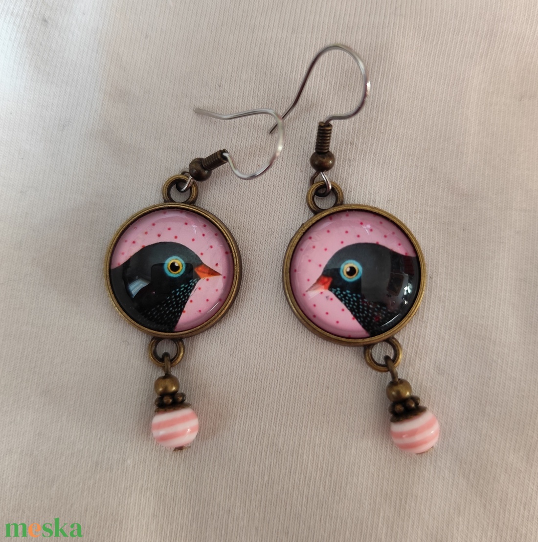 Üveglencsés fülbevaló madaras képpel - ékszer - fülbevaló - lógós kerek fülbevaló - Meska.hu