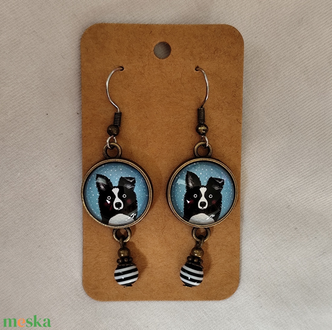 Üveglencsés fülbevaló kutyás képpel - ékszer - fülbevaló - lógós kerek fülbevaló - Meska.hu