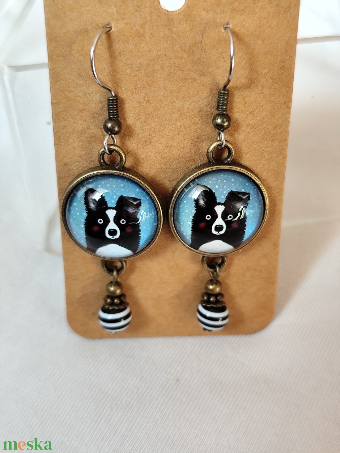 Üveglencsés fülbevaló kutyás képpel - ékszer - fülbevaló - lógós kerek fülbevaló - Meska.hu