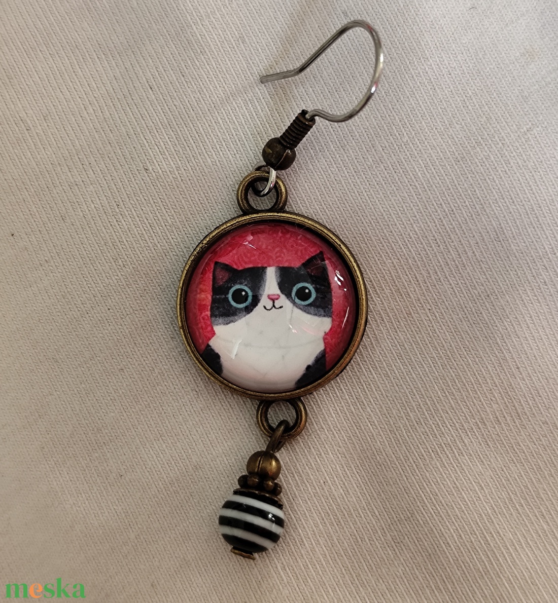 Üveglencsés fülbevaló cicás képpel - ékszer - fülbevaló - lógós kerek fülbevaló - Meska.hu
