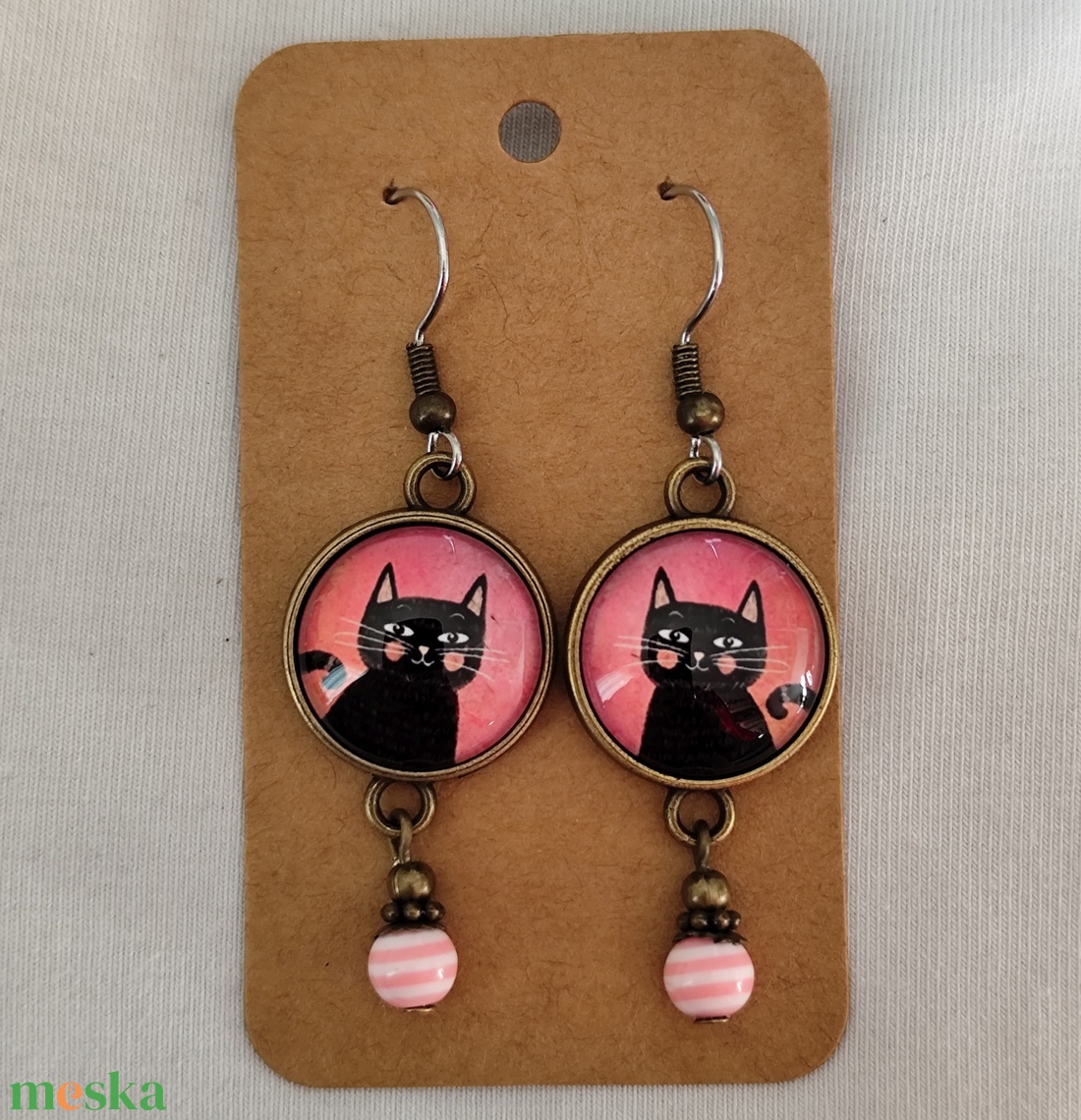 Üveglencsés fülbevaló cicás képpel - ékszer - fülbevaló - lógós kerek fülbevaló - Meska.hu