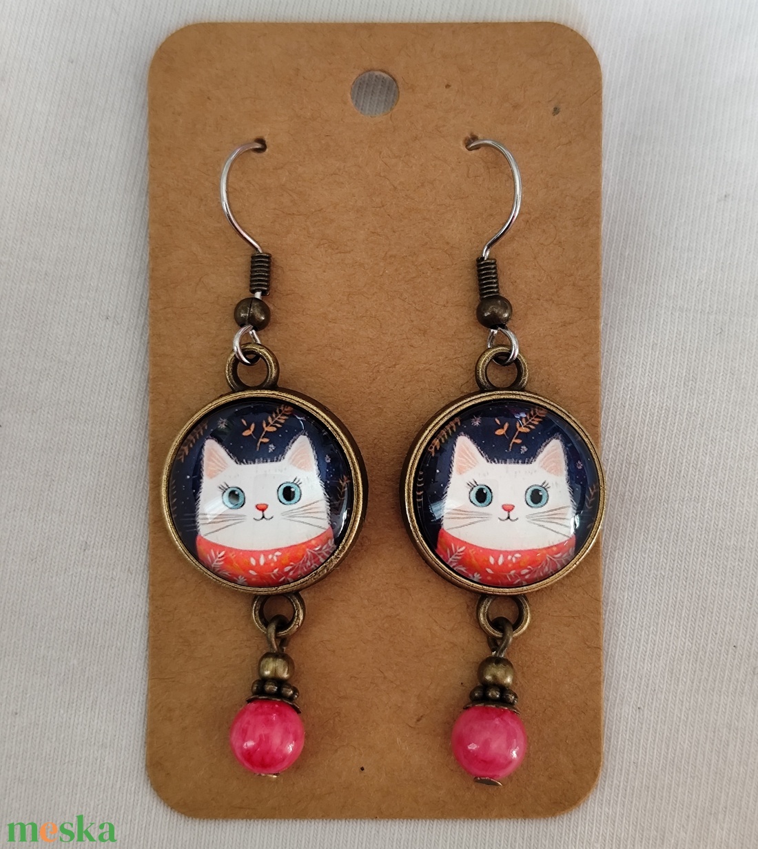 Üveglencsés fülbevaló cicás képpel - ékszer - fülbevaló - lógós kerek fülbevaló - Meska.hu