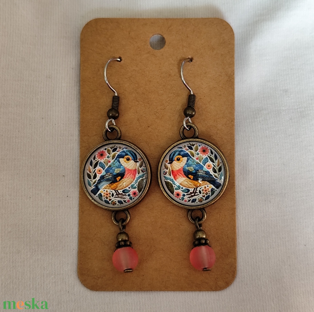 Madaras üveglencsés fülbevaló - ékszer - fülbevaló - lógó fülbevaló - Meska.hu