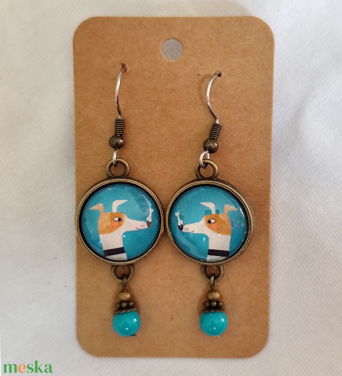Vidám kutyás üveglencsés fülbevaló - ékszer - fülbevaló - lógó fülbevaló - Meska.hu