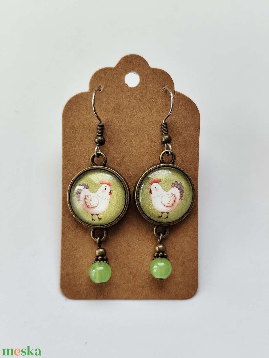 Tyúkocskás üveglencsés fülbevaló - ékszer - fülbevaló - lógó fülbevaló - Meska.hu